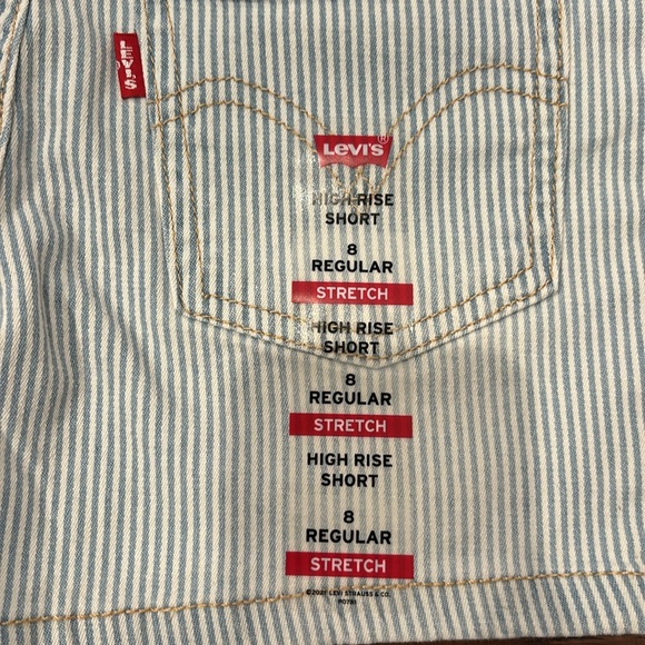 Levi’s premium high rise short and Roxy T-shirt, size: 8 - Picture 9 of 15